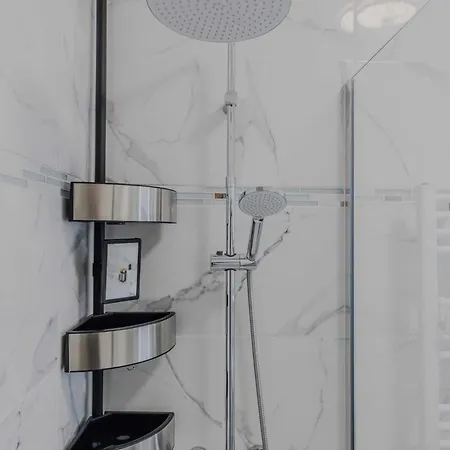 Modern - 2br-6p-
